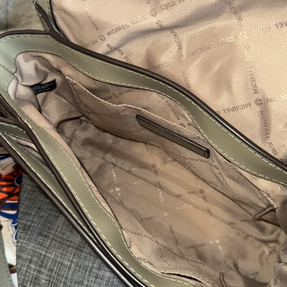 Michael Kors Bag Military Green Flap Crossbody with Gold Hardware - Picture 12 of 17